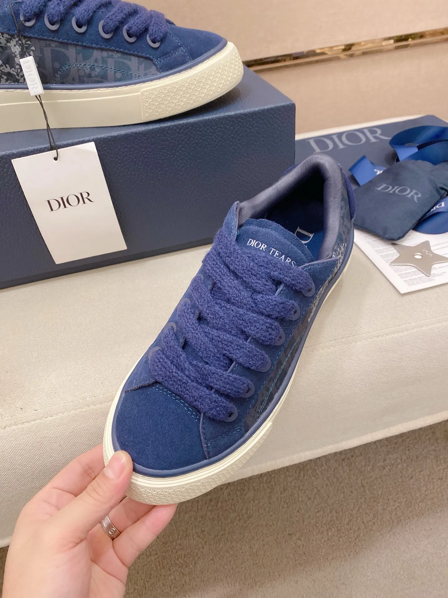 Factory price: 300 Men's shoes 💰[Dior·Dior] Top 🔍Couple style 💏🔍New casual sports style couple shoes, new four-season design, perfect workmanship, lace-up lazy style to create cabinet quality, upper: imported first-layer cowhide, sheepskin lining is soft and comfortable, ultra-light TPU wear-resistant outsole, simple, versatile fashion men's shoes, excellent color code number 35--44